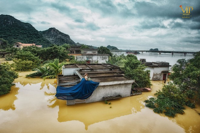 Cặp đôi Ninh Bình leo lên nóc nhà chụp ảnh cưới “chạy lũ” gây sốt mạng xã hội - Ảnh 8.