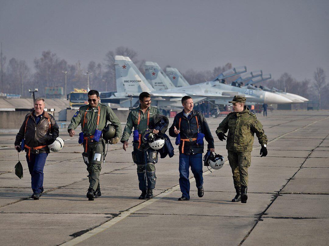 Sở hữu Su-30MKI tối tân, phi công Ấn Độ vẫn sang Nga học lái Su-30M2: Có gì bí mật? - Ảnh 1.