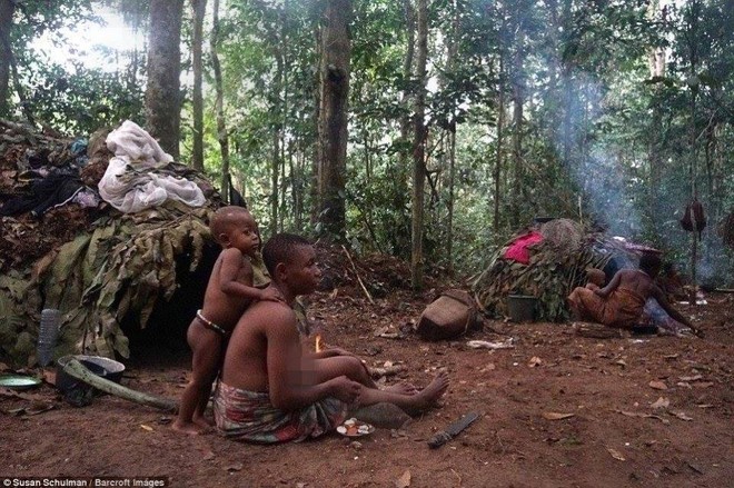 Chùm ảnh: Bên trong bộ lạc có đến 50% trẻ em không thể sống qua 5 tuổi ở châu Phi - Ảnh 17.