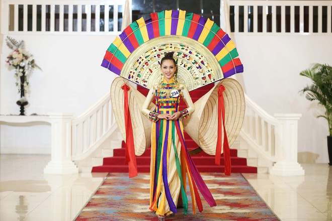 Hoa hậu Hoàn vũ Việt Nam tập 2: Thái độ vô kỷ luật của Mai Ngô gây ức chế - Ảnh 27.