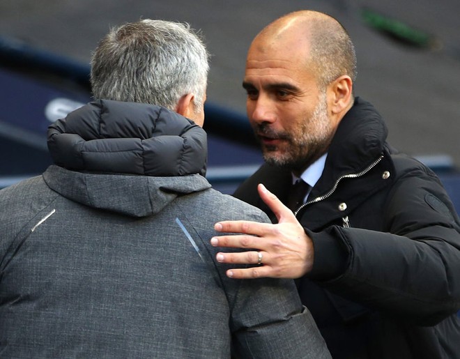 Pep Guardiola và Mourinho tay bắt mặt mừng một cách khó tin ở Etihad - Ảnh 5.