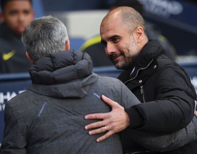 Pep Guardiola và Mourinho tay bắt mặt mừng một cách khó tin ở Etihad - Ảnh 6.