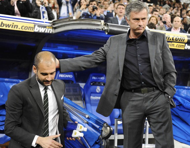 Pep Guardiola và Mourinho tay bắt mặt mừng một cách khó tin ở Etihad - Ảnh 8.