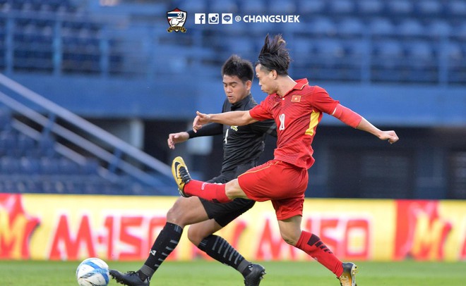 Công Phượng 2 lần rực sáng, U23 Việt Nam đánh bại Thái Lan ngay trên đất khách - Ảnh 2.