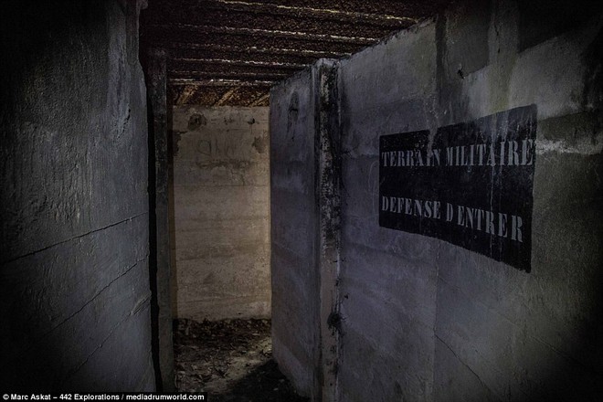 Thâm nhập hầm trú ẩn bí mật của Hitler sâu 30m dưới lòng đất: Đội thám hiểm bị ám ảnh - Ảnh 8.