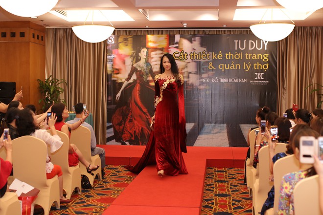 Hoa hậu Thủy Tiên trình diễn trang phục của các Nhà thiết kế học việc - Ảnh 9.