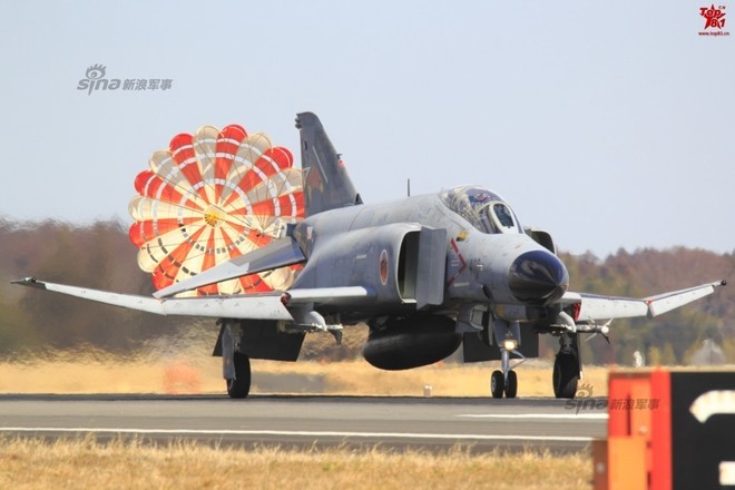 Sina: Lo ngại Trung Quốc, Không quân Nhật bắt Ông già F-4 phải tiếp tục phục vụ - Ảnh 3.