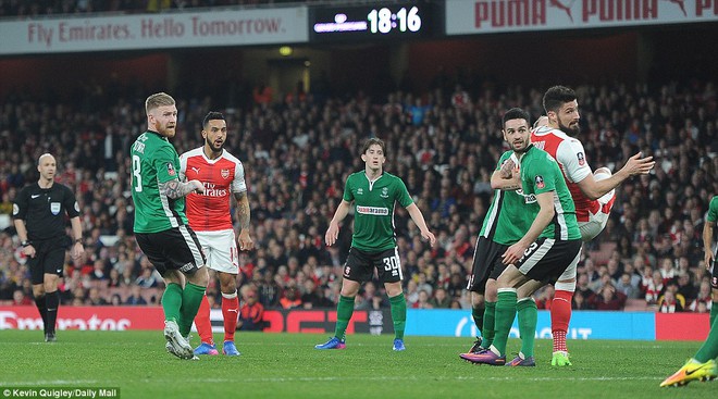 Sau thảm họa trước Bayern, Arsenal trút hờn lên Lincoln City - Ảnh 3.