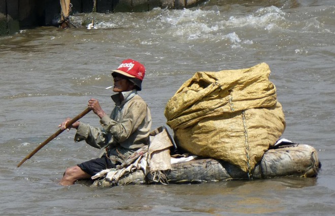 24h qua ảnh: Máy bay Philippines thả bom diệt phiến quân - Ảnh 2.