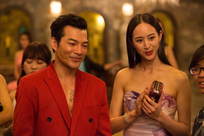 Trần Bảo Sơn được dàn diễn viên nổi tiếng Trung Quốc vây quanh trong phim mới - Ảnh 4.