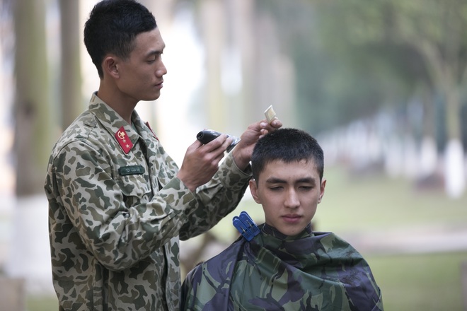 Bình An, Quốc Thiên, Xuân Phúc khổ sở trong ngày đầu nhập ngũ - Ảnh 8.