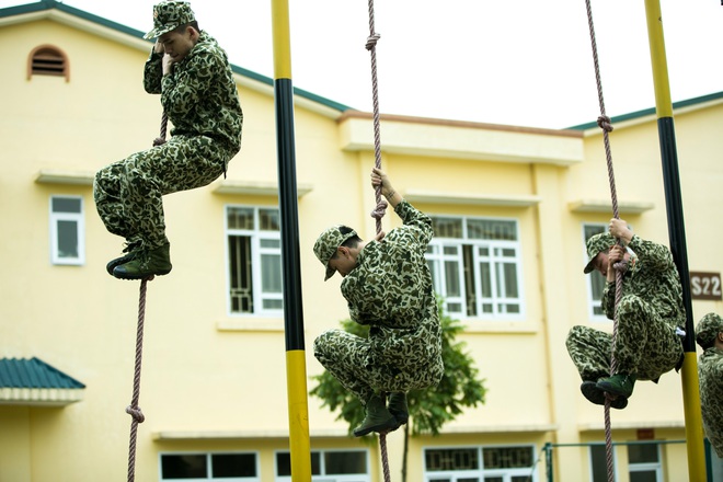 Nhập ngũ, ca sĩ Quốc Thiên vẫn đòi uống sữa và chống đối chỉ huy - Ảnh 7.