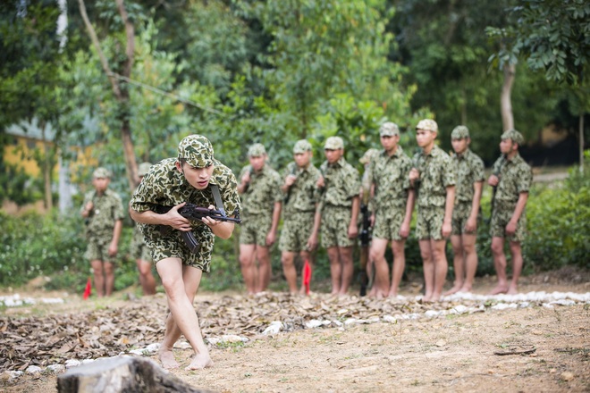 Nhập ngũ, ca sĩ Quốc Thiên vẫn đòi uống sữa và chống đối chỉ huy - Ảnh 12.