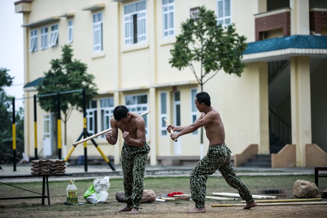 Bình An, Quốc Thiên tái mặt vì các bài tập của đặc công - Ảnh 2.