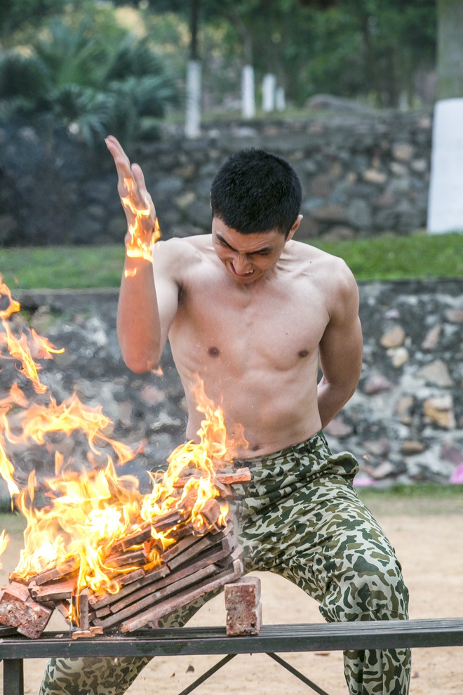 Bình An, Quốc Thiên tái mặt vì các bài tập của đặc công - Ảnh 12.