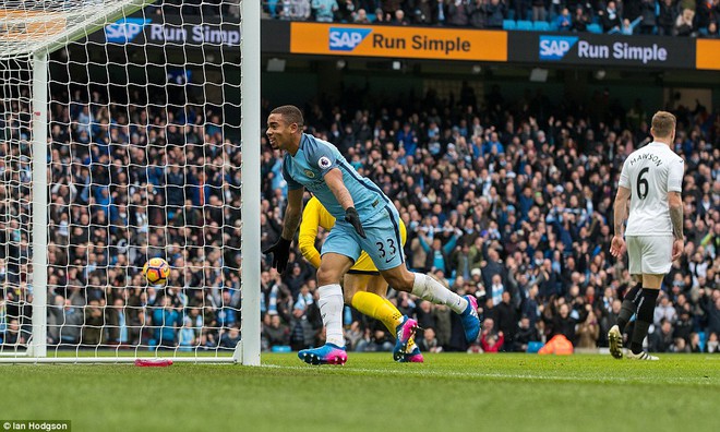 Hàng hiệu lập công, đưa Man City trở về từ cõi chết - Ảnh 6.