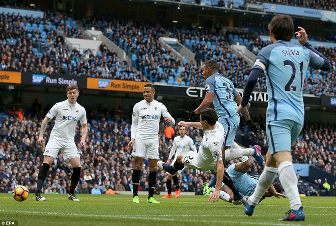 Hàng hiệu lập công, đưa Man City trở về từ cõi chết - Ảnh 14.