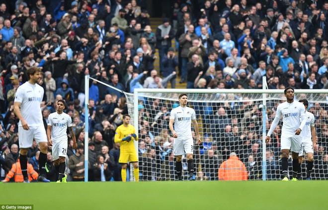 Hàng hiệu lập công, đưa Man City trở về từ cõi chết - Ảnh 16.