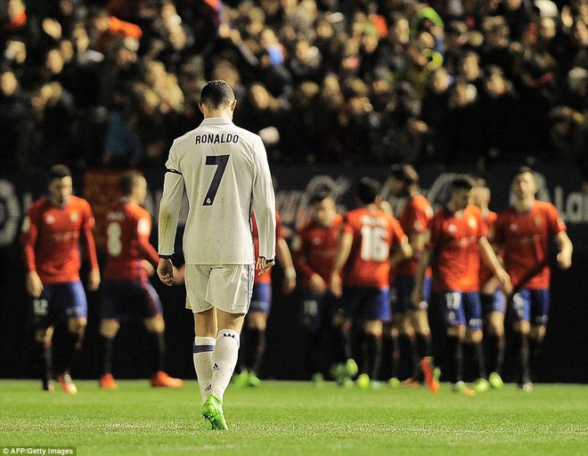 Ronaldo nổ súng, Real Madrid đòi lại ngôi đầu từ tay Barca - Ảnh 3.