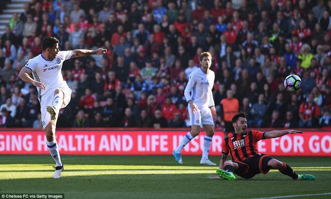 Eden Hazard san bằng kỷ lục trong ngày Chelsea ngập tràn siêu phẩm và may mắn - Ảnh 9.