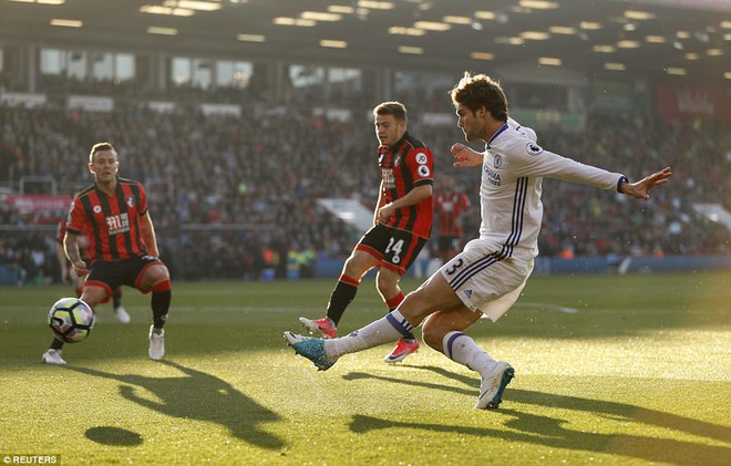 Eden Hazard san bằng kỷ lục trong ngày Chelsea ngập tràn siêu phẩm và may mắn - Ảnh 17.