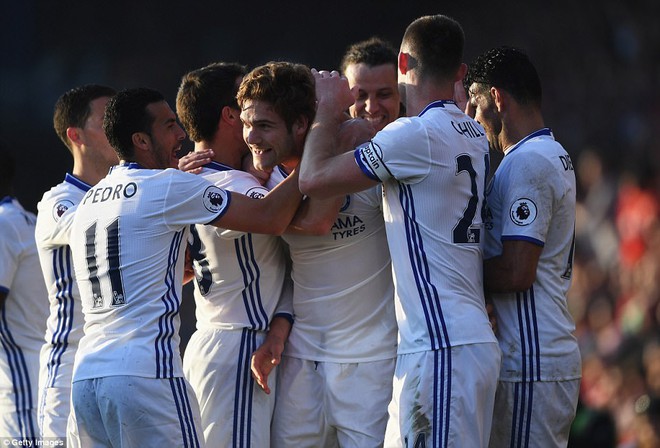 Eden Hazard san bằng kỷ lục trong ngày Chelsea ngập tràn siêu phẩm và may mắn - Ảnh 22.