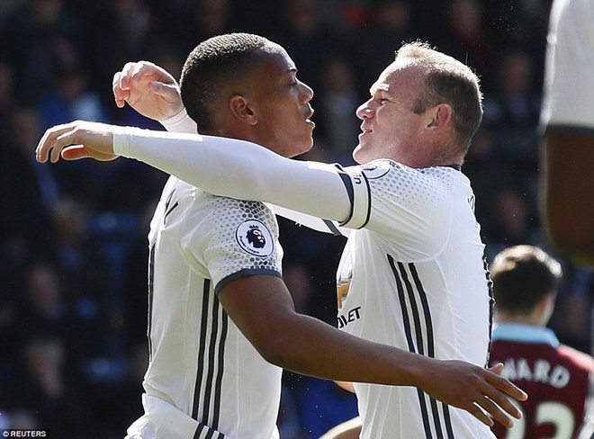 Bỏ rơi Rashford, chẳng cần Ibra, Quỷ đỏ vẫn đập nát chai vang đỏ Burnley - Ảnh 13.