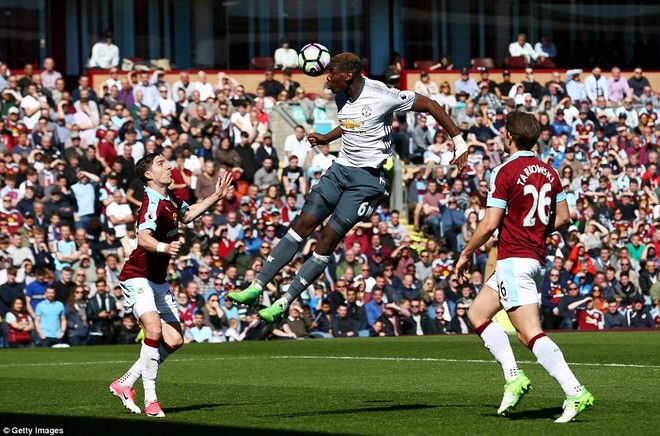 Bỏ rơi Rashford, chẳng cần Ibra, Quỷ đỏ vẫn đập nát chai vang đỏ Burnley - Ảnh 21.