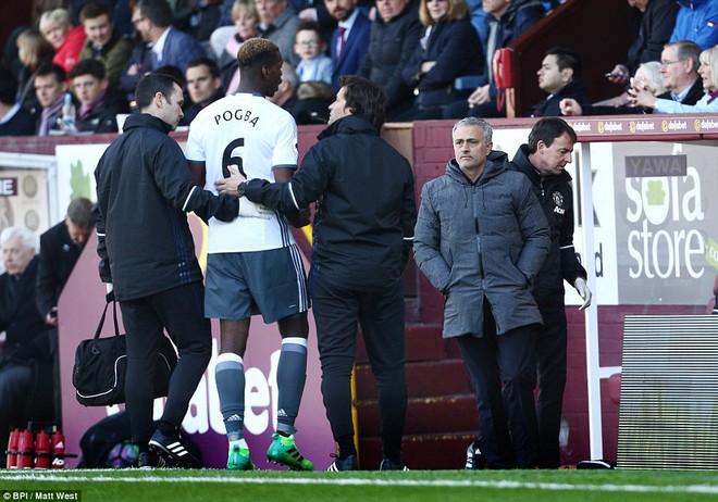 Bỏ rơi Rashford, chẳng cần Ibra, Quỷ đỏ vẫn đập nát chai vang đỏ Burnley - Ảnh 28.