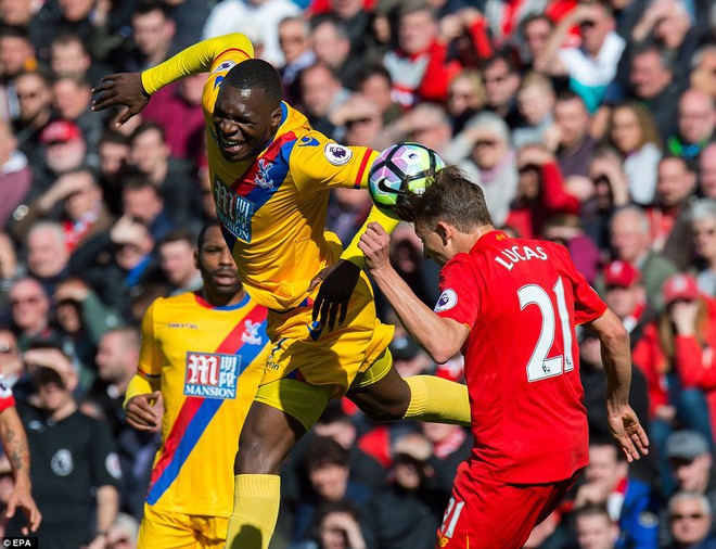 Dù Coutinho vẽ cầu vồng ở Anfield, Liverpool vẫn thơm thảo nhường top 4 cho Manchester - Ảnh 9.