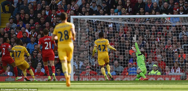 Dù Coutinho vẽ cầu vồng ở Anfield, Liverpool vẫn thơm thảo nhường top 4 cho Manchester - Ảnh 17.