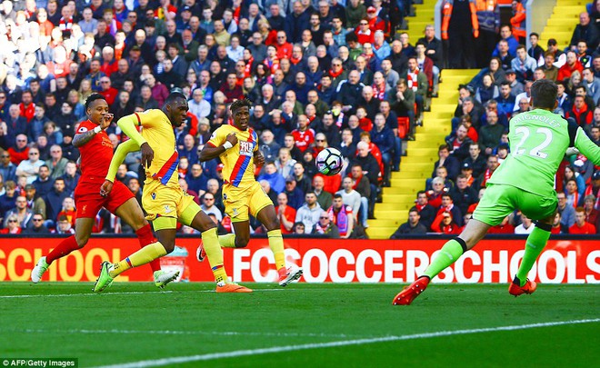 Dù Coutinho vẽ cầu vồng ở Anfield, Liverpool vẫn thơm thảo nhường top 4 cho Manchester - Ảnh 18.