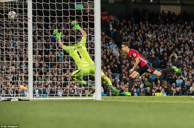 Sống sót sau derby Manchester, Quỷ đỏ thở phào nhẹ nhõm - Ảnh 11.