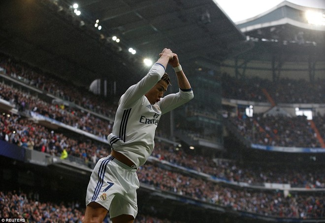 Ronaldo đá trượt penalty, Real Madrid vẫn kịp thổi lửa vào gáy  Barca - Ảnh 7.