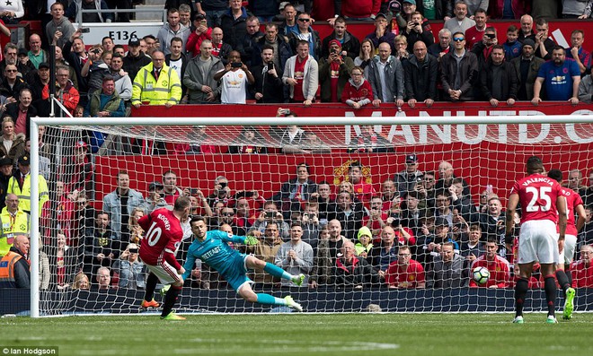 Khoảnh khắc tinh quái mang tên Rashford chẳng thể giải cứu thành công Old Trafford - Ảnh 15.