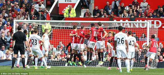 Khoảnh khắc tinh quái mang tên Rashford chẳng thể giải cứu thành công Old Trafford - Ảnh 26.