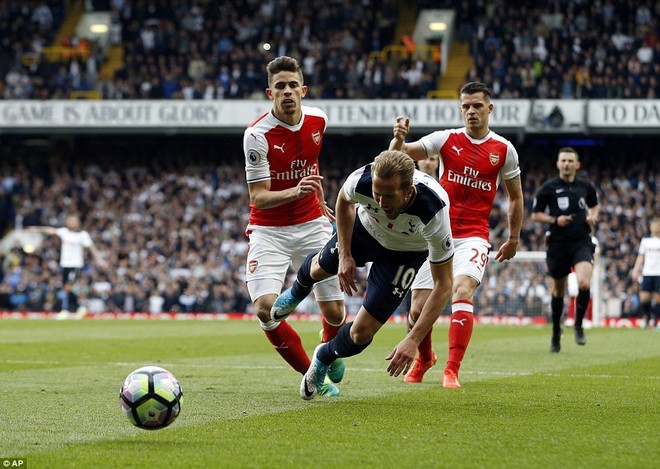 Trút niềm căm hận trăm năm, Tottenham ép Arsenal cúi gục đầu trên White Hart Lane - Ảnh 24.