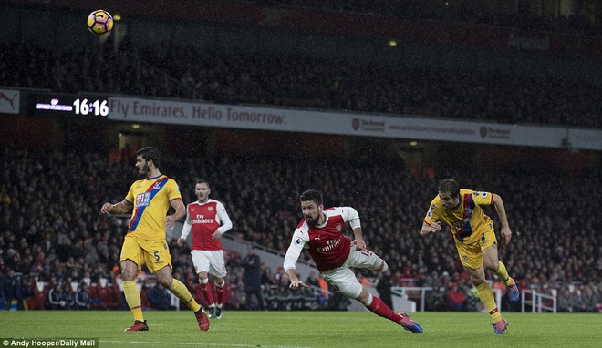 Chân gỗ Giroud lập siêu phẩm, Arsenal cười vào mũi Man United - Ảnh 4.