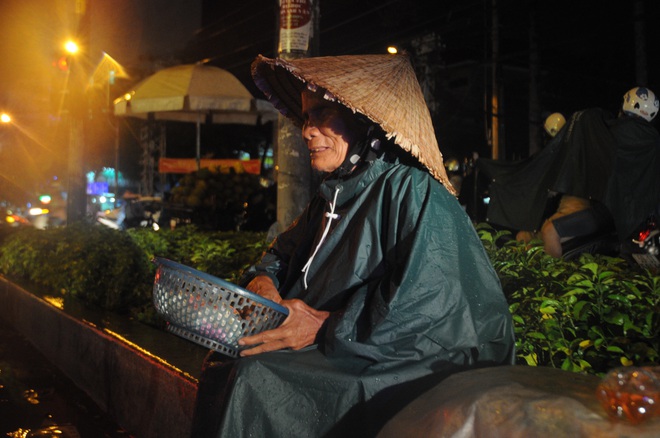 Ngày nào cũng làm hỏng rau củ rồi bỏ đi, anh bán rau  không ngờ việc này đã cứu mạng mình! - Ảnh 1.