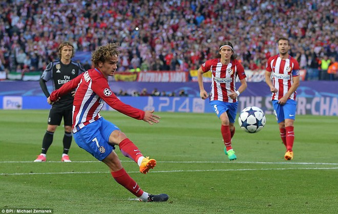 Vicente Calderon gầm vang trong ngày Real Madrid toát mồ hôi lạnh - Ảnh 11.