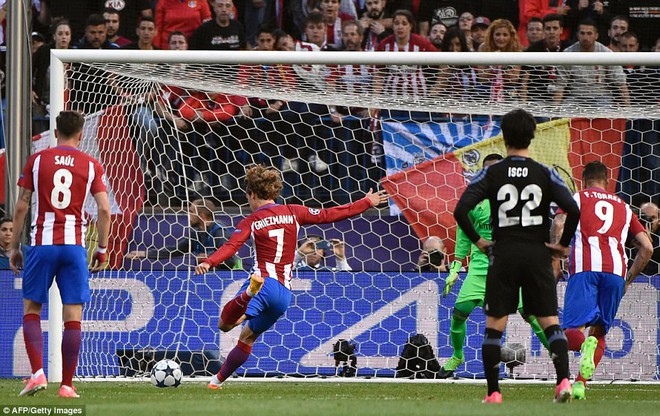 Vicente Calderon gầm vang trong ngày Real Madrid toát mồ hôi lạnh - Ảnh 17.