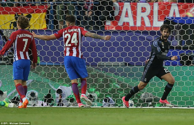 Vicente Calderon gầm vang trong ngày Real Madrid toát mồ hôi lạnh - Ảnh 20.