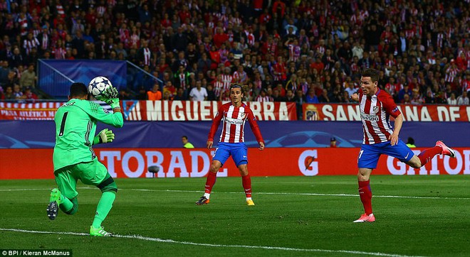 Vicente Calderon gầm vang trong ngày Real Madrid toát mồ hôi lạnh - Ảnh 31.