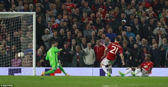 Rashford lại tái hiện Beckham, Man United tập tễnh chống nạng vào chung kết - Ảnh 20.