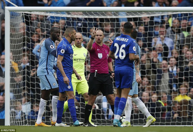 May mắn đến mức không tưởng, Man City vượt Liverpool xây chắc top 4 - Ảnh 23.