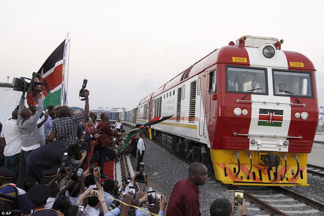 Đón chuyến tàu chở giấc mơ 100 năm, nỗi lo xã hội kiểu Trung Quốc phủ bóng Kenya - Ảnh 5.