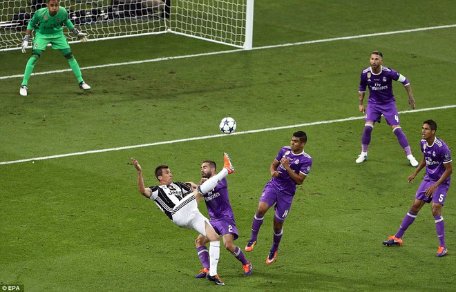 Nằm xuống Juventus, để chứng kiến Ronaldo vĩ đại lên ngôi! - Ảnh 2.