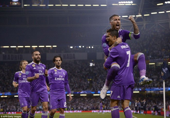 Ronaldo gục xuống cỏ, Real Madrid vỡ òa vì cảm xúc sau khi phá tan lời nguyền - Ảnh 1.