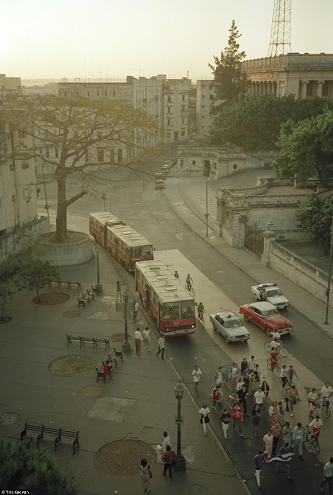 Bộ ảnh hiếm, tiết lộ cuộc sống thực của người Cuba cách đây gần 3 thập kỉ - Ảnh 13.