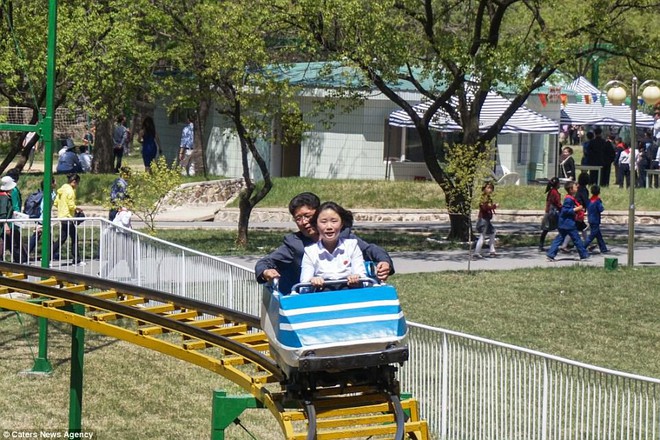 Người Triều Tiên chơi gì trong những công viên hoen gỉ? - Ảnh 3.